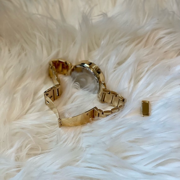 Michael Kors Women’s Watch Gold Parker Crystals Chronograph - Picture 4 of 5